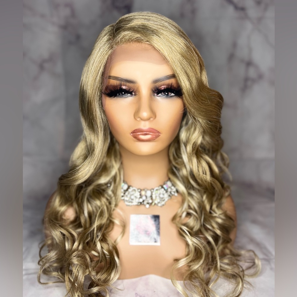 SOLD‼️61. Lace Front Wig